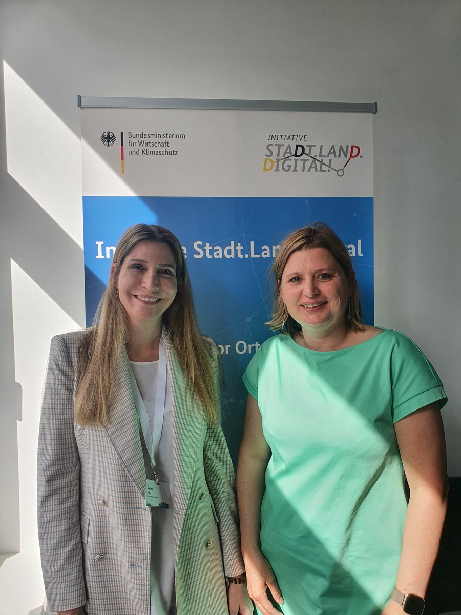jsbritta's tweet photo. Bundeskonferenz 2022 der Initiative @StadLandDigital des @BMWK ist nun vorbei. Herzlichen Dank an die #Powerfrauen die das möglich gemacht haben! Nadine Taha und Daniela Röß! https://t.co/S6qPWOaCwq