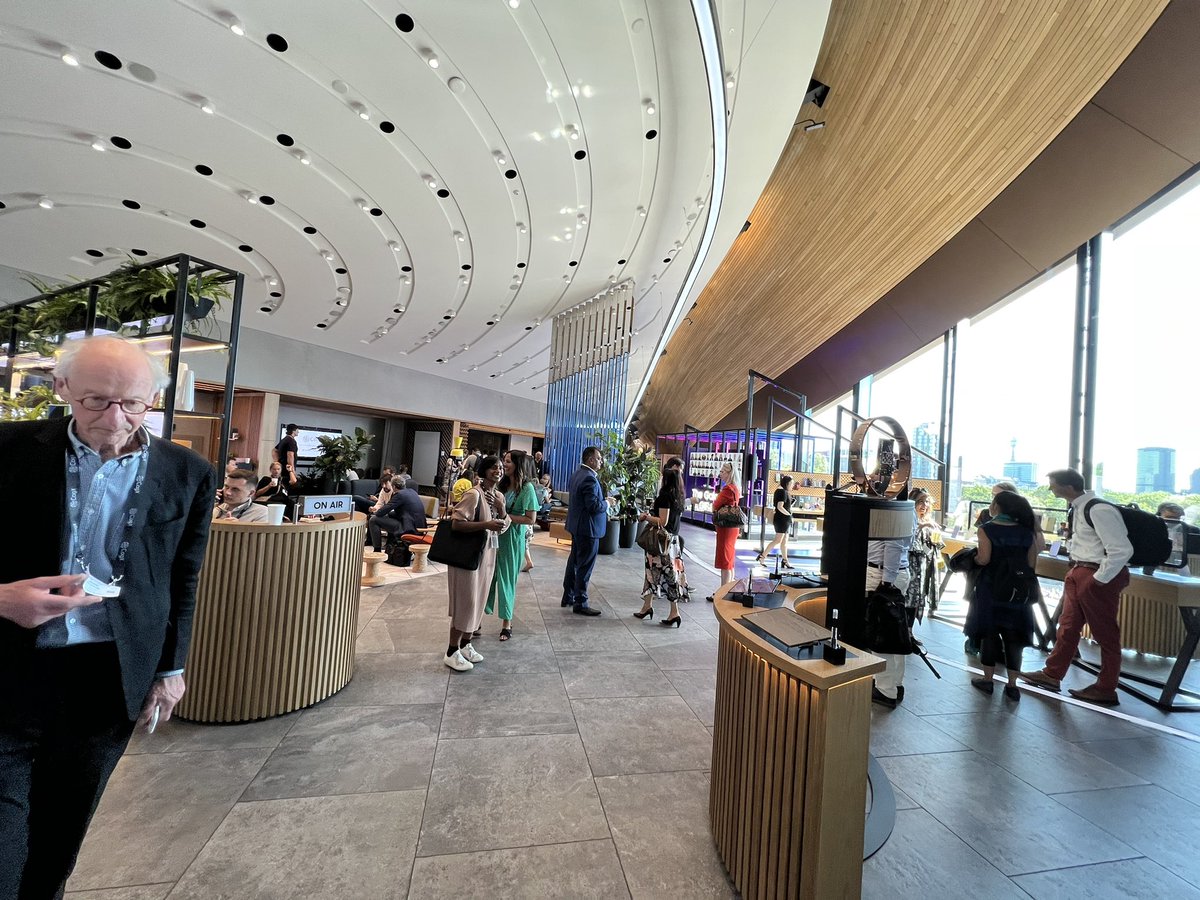 paracat's tweet photo. Great to be out and about in London -  learning and networking at CogX #CogXFestival2022 #Cogx2022 #AI #innovation https://t.co/i2fQyBy49u