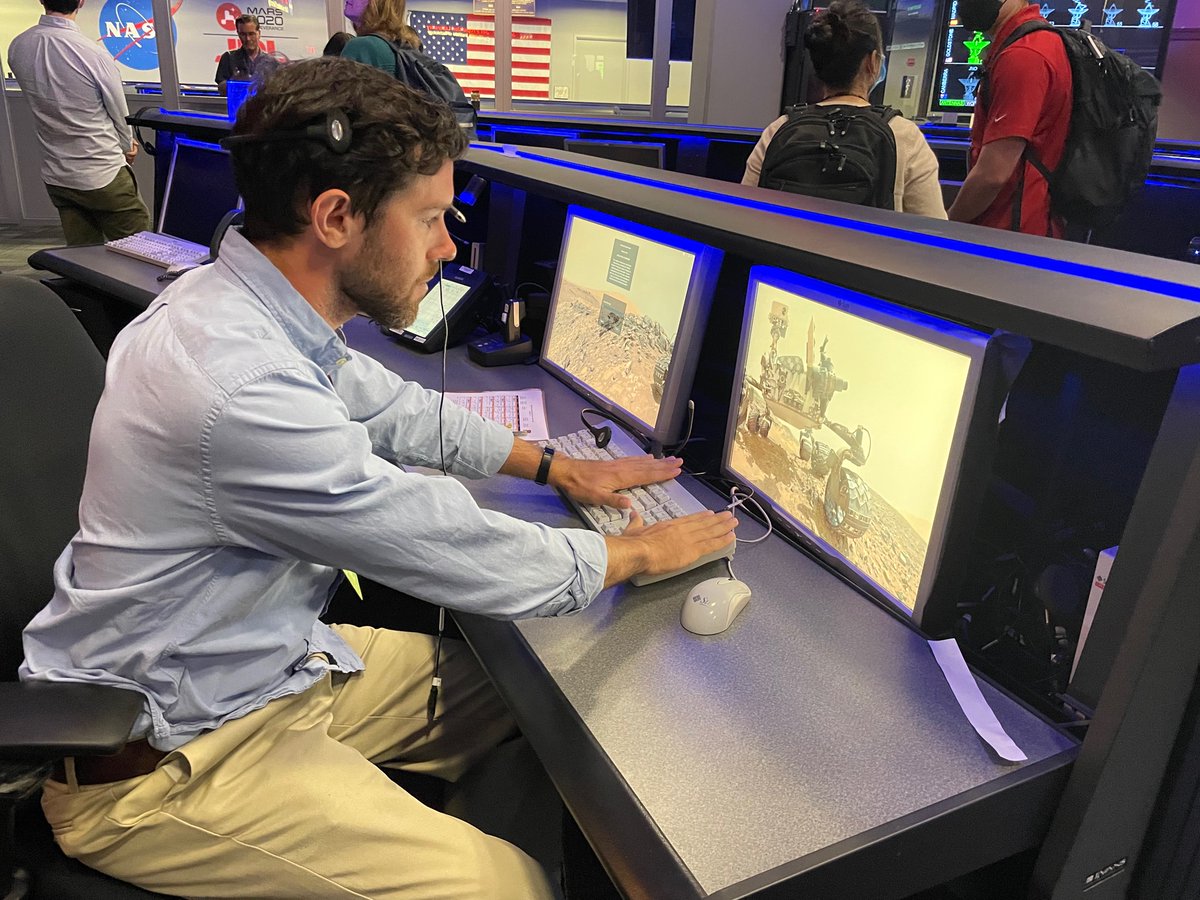 Awesome first day at JPL, got to meet NISAR 😭
They really know how to sell this place