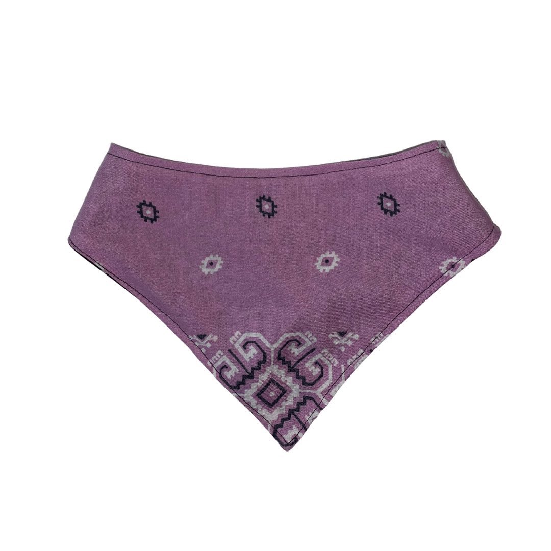 Pupper bandanas available 🐶🤍

Sizes XS-XL, customs and matching scrunchies available through dms ✨