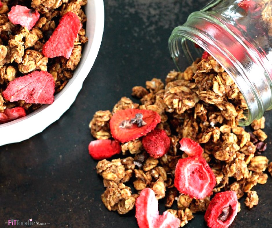 Set your expectations high but keep the sugar low with these homemade high protein granola recipes: bit.ly/2oyc3Vu #fuelsmarter #runchat
