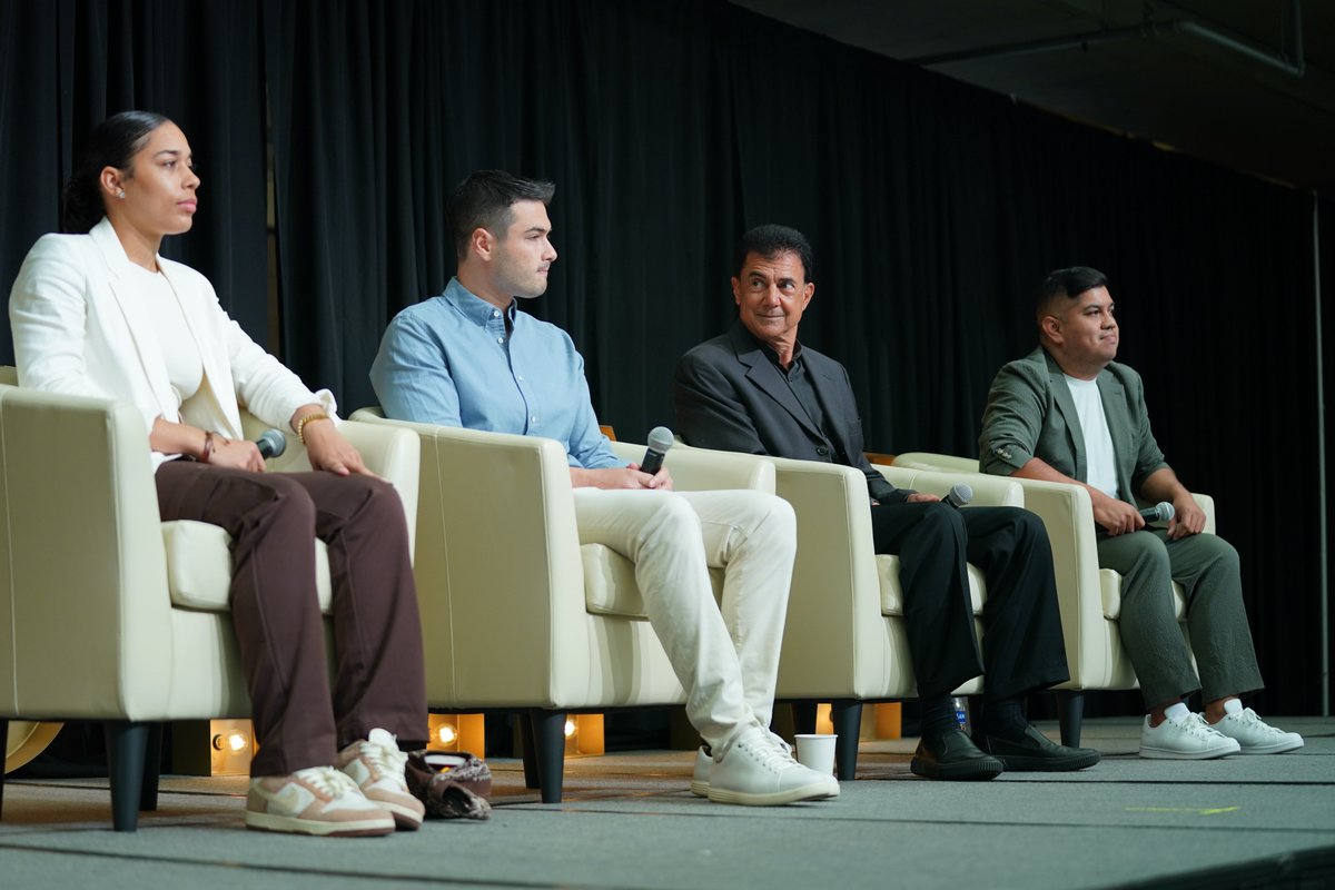 JoinAthleteBiz's tweet photo. College Athletics is in a state of transition

Industry leaders share how to maximize the spotlight that sports provide to grow your profession 💡 #NILSummit https://t.co/bBVQL6pPX7