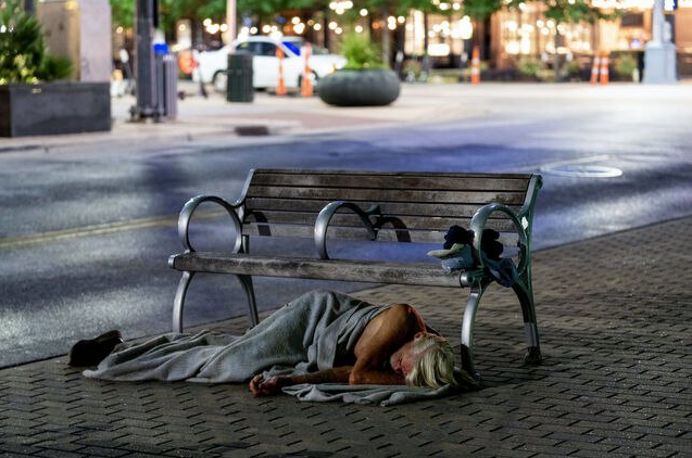 Play2Garbage's tweet photo. Hate this bench? Well, you won't need to worry about #hostile_architecture in Garbage City! All our parks and alleyways are completely Hobo-Friendly.๐ง๐ฝ
#NFTCommunity #PlayToEarn #Blockchain #2Garbage https://t.co/KOxsmPYYDO