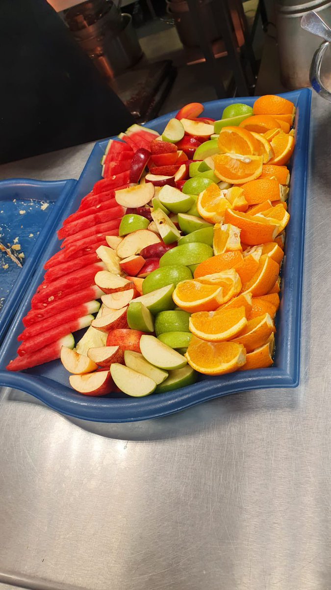 StMarys_SW8's tweet photo. Healthy lunchtimes include healthy food @EdwardsandWard and lots of fun ways to exercise! #healthyfoodweek https://t.co/5pITCwm2aI