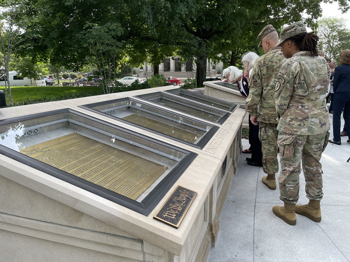 theINDYtoday's tweet photo. Today, the @PresBenHarrison presidential site held a special dedication ceremony to unveil the Charters of Freedom — replicas of the United States Constitution, the Declaration of Independence + the Bill of Rights.

Ironically, it's also Flag Day. 🇺🇸 https://t.co/ah48nn3QAx