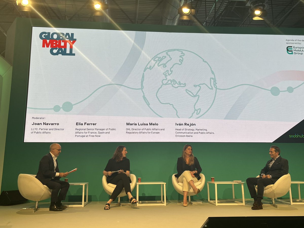 carmen_mj's tweet photo. Arranca la mesa redonda y lo hace de la mano de semejante plantel. @vanchete @MLMelo @efetra conducidos por @joannavarro0 Felicidades a los organizadores. Impresiona el pabellón! @LlorenteyCuenca https://t.co/hYXJZ2KpKb