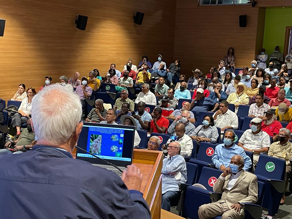 expomango's tweet photo. Asistentes a la jornada técnica de @Expo Mango 2022, que se celebra en Bani, Peravía del 15 al 19 de junio en la plazoleta parque central. 

#expomango
#expomango2022
#banicapitaldelmango https://t.co/4GkGANdcfs