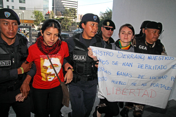 ElJota2020's tweet photo. @PerseusSan @RaulMoncayo10 @MoniPalaciosZ No se acuerda tampoco del Sr. de la camioneta con el borrego, de los 10 de Luluncoto, del niño yuca y, la más colosal, la detención de @GuadalupeLlori antes de que empezara la protesta que había anunciado en el Oriente.. Correístas caretucos, sinvergüenzas, doble moral https://t.co/MdncGenPgV