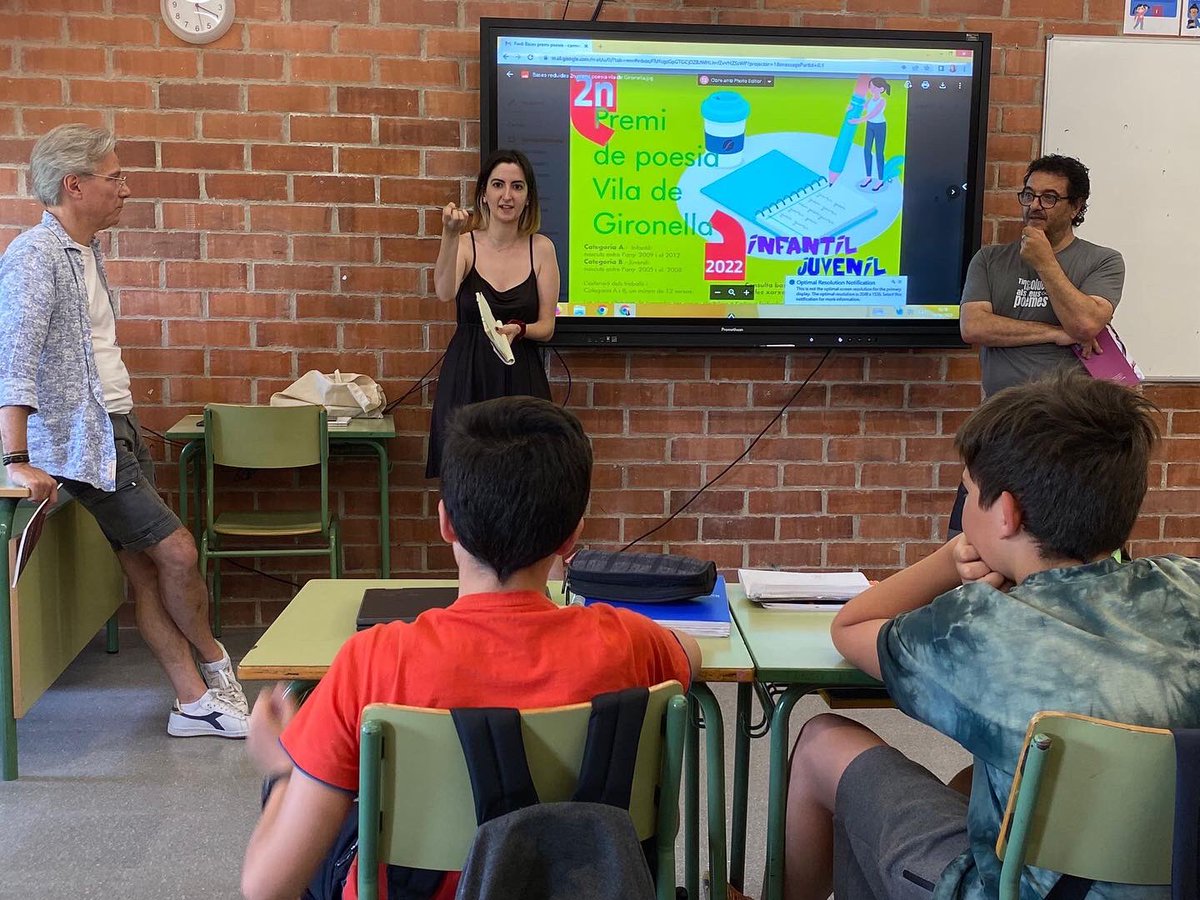 xavier_g_costa's tweet photo. Avui, hem parlat de #poesia amb la @chantalpoch , el @VZumajo i els alumnes de 3er d’ESO de l’institut @perefontdevila. Un autèntic plaer del qual n’hem gaudit tots!!! @carmebarniol @PeltFestival #escola #escolaencatalà #somescola #cultura #Catalunya #gironella #berguedà #català https://t.co/XZqNzLFoKv