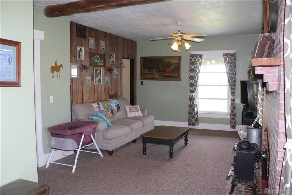 LeisRealty's tweet photo. Mini farm country living at its best! 5.001 Acre property features a 4-bedroom, 1 bath farmhouse with 2 outdoor barns and shed. 
9273 Hillgrove Fort Recovery Rd. Union City, OH $259,900.
REALTOR® Lisa A Francis 937-459-0731 or REALTOR® Shellie Francis 937-423-9556. https://t.co/hsnDEc5yS5