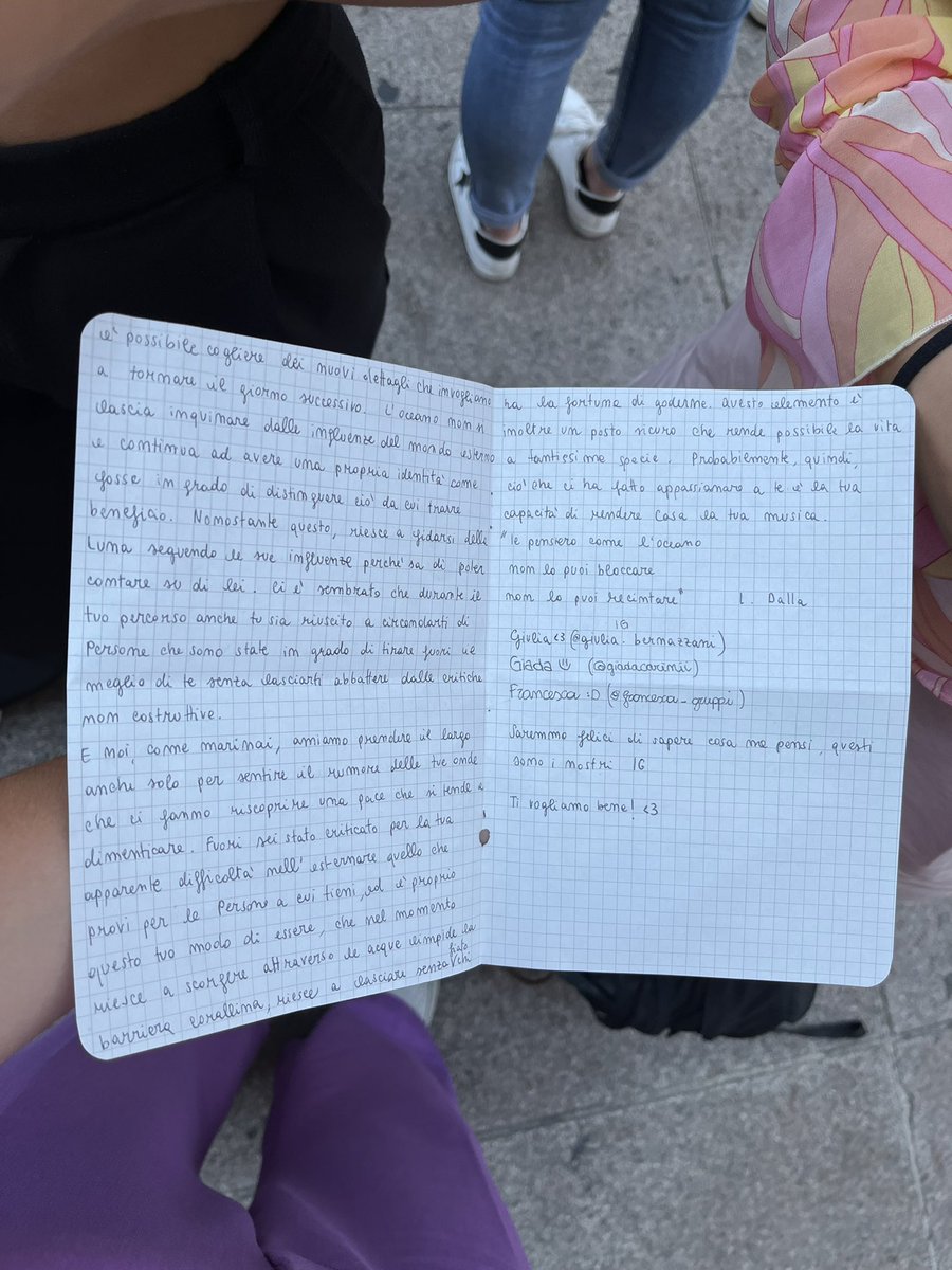 GIULIABERNAZZA1's tweet photo. la nostra lettera per Alex…<3 @imalexwyse #alexwyse #alex #amici21 #instore #Milano https://t.co/kO29TL4Dhx