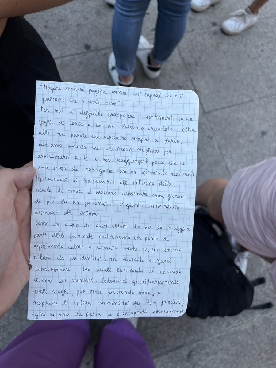GIULIABERNAZZA1's tweet photo. la nostra lettera per Alex…<3 @imalexwyse #alexwyse #alex #amici21 #instore #Milano https://t.co/kO29TL4Dhx