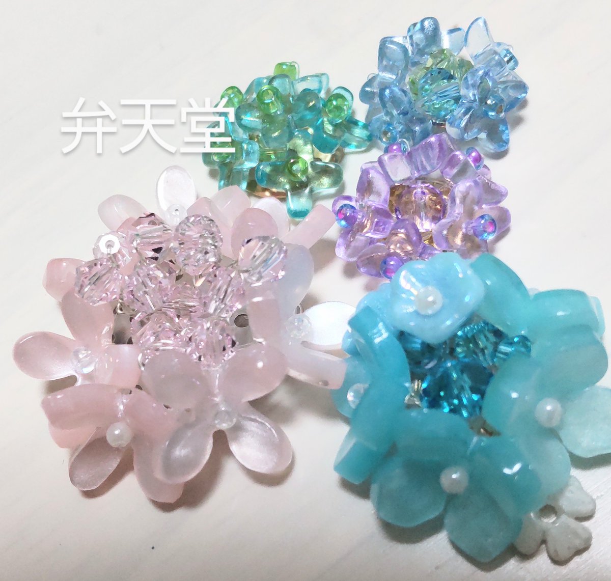 kazaribentendou's tweet photo. #アジサイ
#カラフル

ピンク可愛いかなの
つくってみました。

弁天堂@花と猫と星時々蝶々  #minne https://t.co/hYDLmoHSWI https://t.co/vNjcf1XrpA