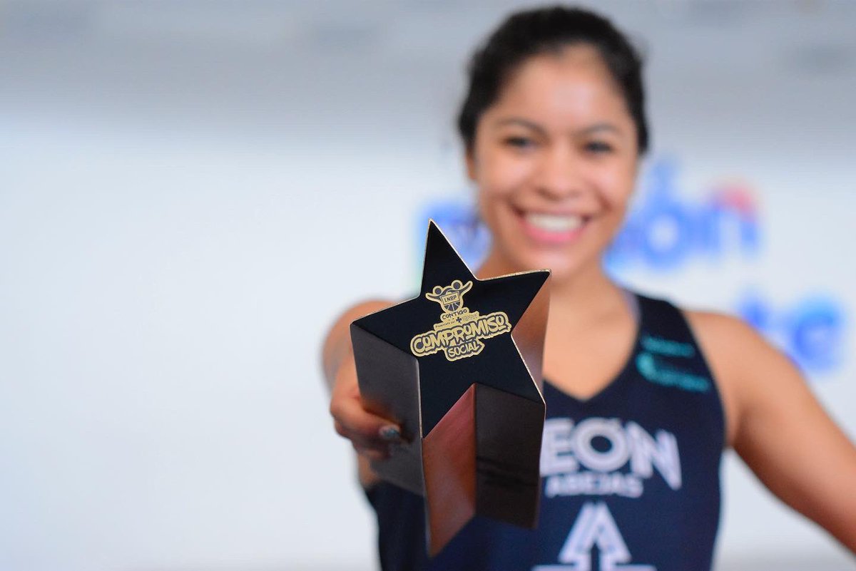 Abejasdeleonfem's tweet photo. 💚 𝙂𝙖𝙣𝙖𝙙𝙤𝙧𝙖 𝙙𝙚𝙡 𝙥𝙧𝙚𝙢𝙞𝙤 #LNBPContigo 𝘾𝙤𝙢𝙥𝙧𝙤𝙢𝙞𝙨𝙤 𝙨𝙤𝙘𝙞𝙖𝙡 🏆🏀
En nuestra institución tenemos un compromiso con las políticas de prevención, impacto social y ser referente en acciones sociales ☝️
¡Gracias por poner el ejemplo Mafer! 🐝
#HolaLeón https://t.co/QRk8RdCg4A