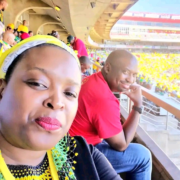 KunapaReporter's tweet photo. BREAKING: Lobby group Afriforum wants to prosecute the wife of cabinet Minister Buti Manamela, Voyu Mhlakaza after she allegedly assaulted police officer Lizzy Mojapelo attached to the VIP protection unit in February 2020, Lizzy was 11 weeks pregnant. https://t.co/yA5ShRLVM5