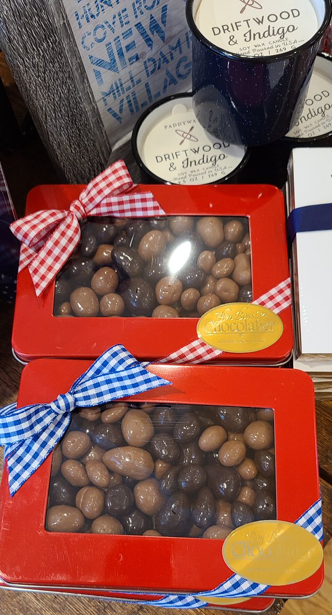 Give your dad the ideal sweet treat. Handcrafted with love in Huntington Village. 

#fathersday #fathersdaygifts #longisland #huntington #huntingtonvillage #chocolate #handmade