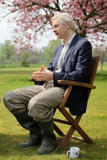 Stella_Assange's tweet photo. The weather in London is lovely today. Julian should be sitting in a park enjoying the sun and good conversation in the company of his friends.

Today is day 1160 in Belmarsh High Security prison.

#FreeAssangeNOW https://t.co/aHtHfm1Q5o
