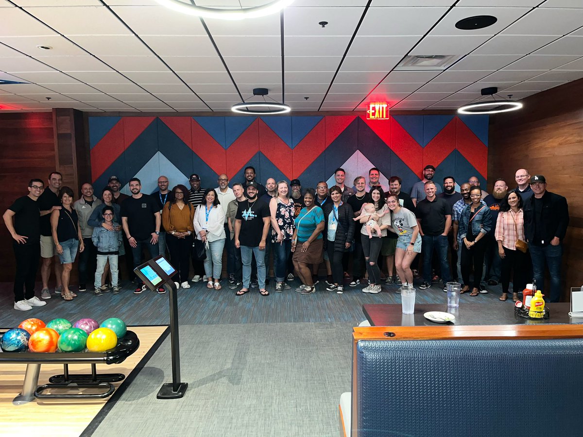 sendvegas's tweet photo. Our Send Vegas family came out strong in Anaheim last night! The fellowship and time together was life-giving! 🙌 🎳 #SendLV #SendVegas #SBC22 #SendFamily @sendnetwork @NAMB_SBC https://t.co/GpCllNlJWn