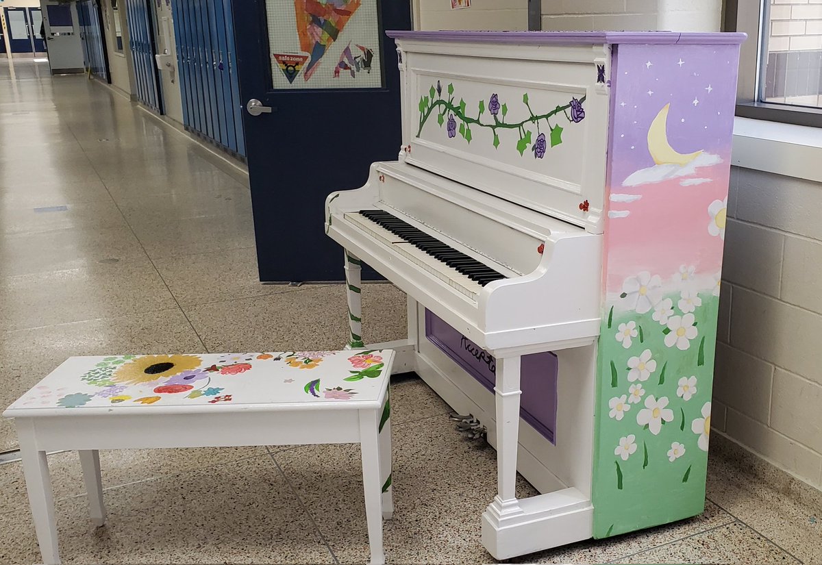 OakVisual's tweet photo. Our piano is all done, ready for pick up this Friday.  It's going to be unveiled this Saturday (June 18th) at 1:30 pm at Pond Fest in Hyde Park.  Great work by our Oakridge Art Club to create this beautiful contribution to this amazing  community event.  @Oakridge_SS @hydeparkBIA https://t.co/Kb6XKt7Dyl