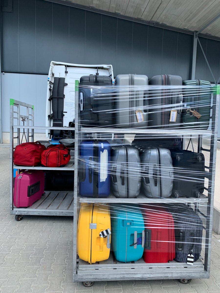teamwestland's tweet photo. De bagage &amp; fietsen zijn ingeleverd, de groentes voor de saladebar zijn binnen, alle apparatuur &amp; aankleding voor de talkshow van @wosmedia staat klaar en de planten  voor de overige aankleding is ook aanwezig.

Dus de 4 Team Westland trailers zijn zo goed als klaar voor vertrek! https://t.co/05i6MG22Ic