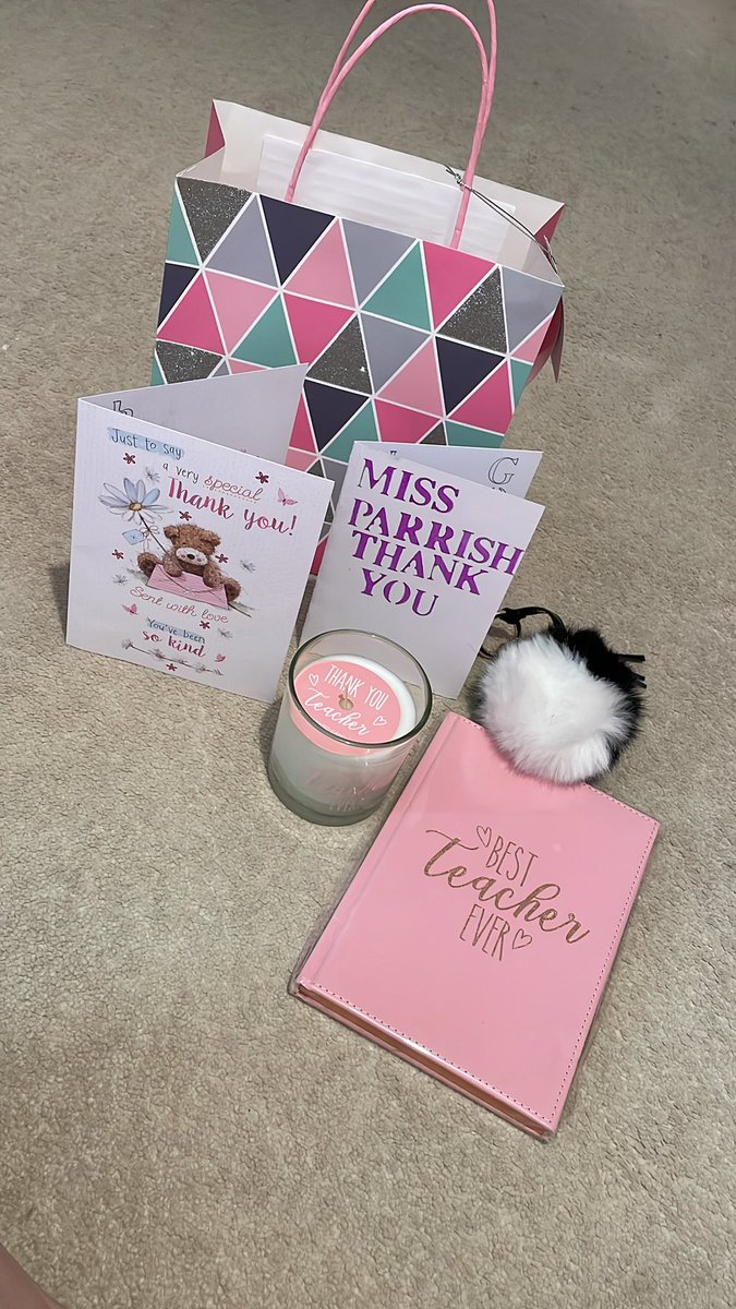 CPA_oasis's tweet photo. Aww thank you to the year 11 students for their beautiful cards and gifts today! ❤️⭐️ 1 more day to go year 11 and then you’re out into the big wide world - you will be missed!!💖 https://t.co/jifcbHUkWP