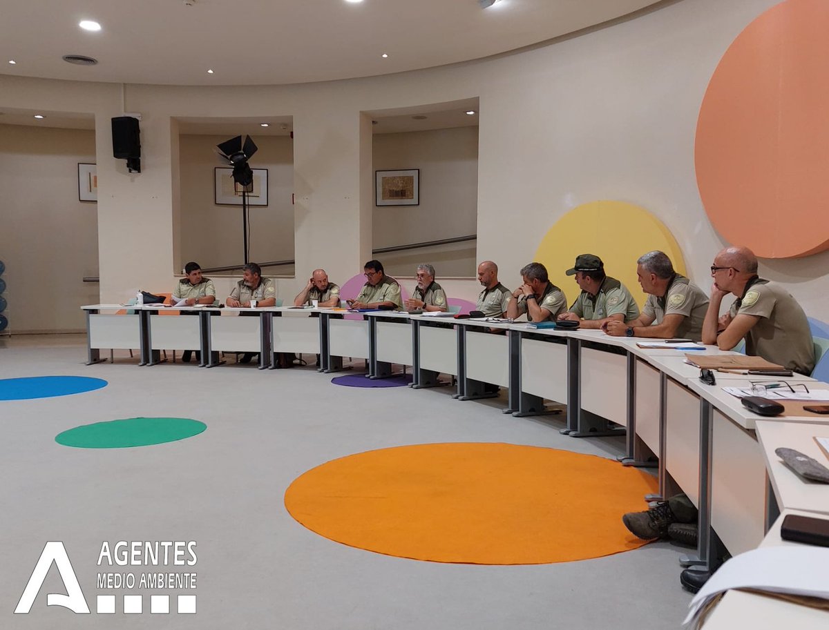 AAMM_And's tweet photo. Finaliza en #Sevilla, con la exposición de los diferentes planes de acción, la primera edición del curso de la Escuela de Dirección Pública «Gestión de equipos eficientes», promovido por @IAAPJunta e impartido por @doppconsultores, lo que permitirá una mejor gestión de #RRHH. https://t.co/koYfeRmz0M