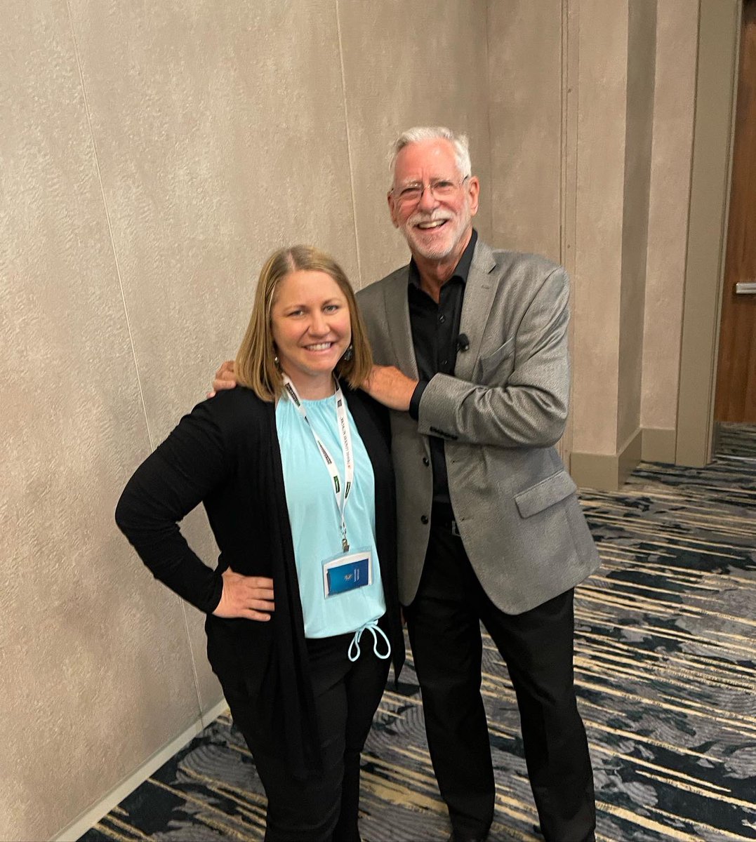 RopeDropQueen's tweet photo. Today started with a 7am motivational talk from Mike Marchev. I left motivated to make changes for more success. Mike also looks like my dad & I used to get an email from a colleague saying: Your dad is on fire here! And yes I told him that he looked like my dad! #edgewithtln https://t.co/OLUMy8uzP0
