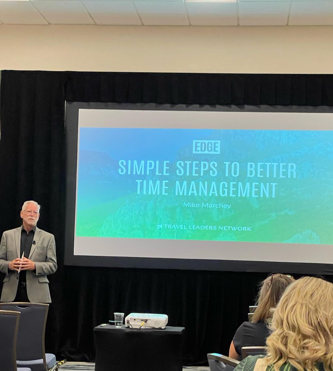 RopeDropQueen's tweet photo. Today started with a 7am motivational talk from Mike Marchev. I left motivated to make changes for more success. Mike also looks like my dad & I used to get an email from a colleague saying: Your dad is on fire here! And yes I told him that he looked like my dad! #edgewithtln https://t.co/OLUMy8uzP0