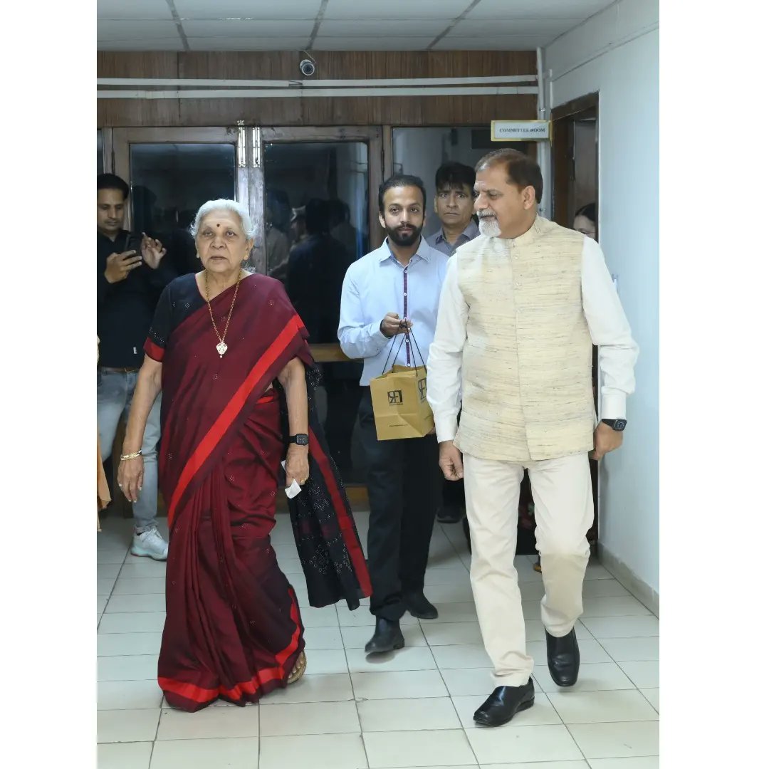 freako_fresh's tweet photo. Gratified to meet Anandiben Patel, Hon’ble Governor of Uttar Pradesh, Sh. Mahesh Kumar Gupta, IAS, Additional Chief Secretary to Hon’ble Governor, UP, Sh.Pankaj Jani, OSD Education to Governor, UP and a delegation team of 9 VC's from different Universities
@OfficialPU https://t.co/Ce0Uav0f2W