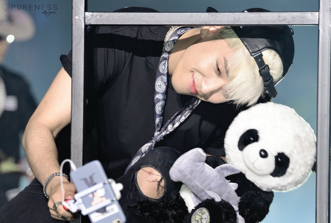 BIGBANGOT5FOR's tweet photo. D-243
Waiting for riri 🐼♥️ https://t.co/0Hjg1AoEiN