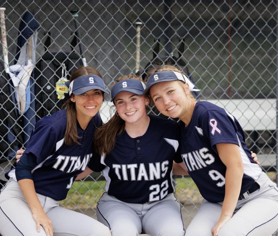 Congratulations to our 3 seniors for graduating this past Sunday! Thank you for everything!! We will miss you all!! 

🥎Brooke Kalleberg #22
🥎Sam Lyle (<a href="/SamanthaLyle_/">Sam</a>) #7
🥎Mikayla Petroske #9

Once a Titan, Always a Titan ❤️🥎💙 
#TitanAlumni #Classof2022