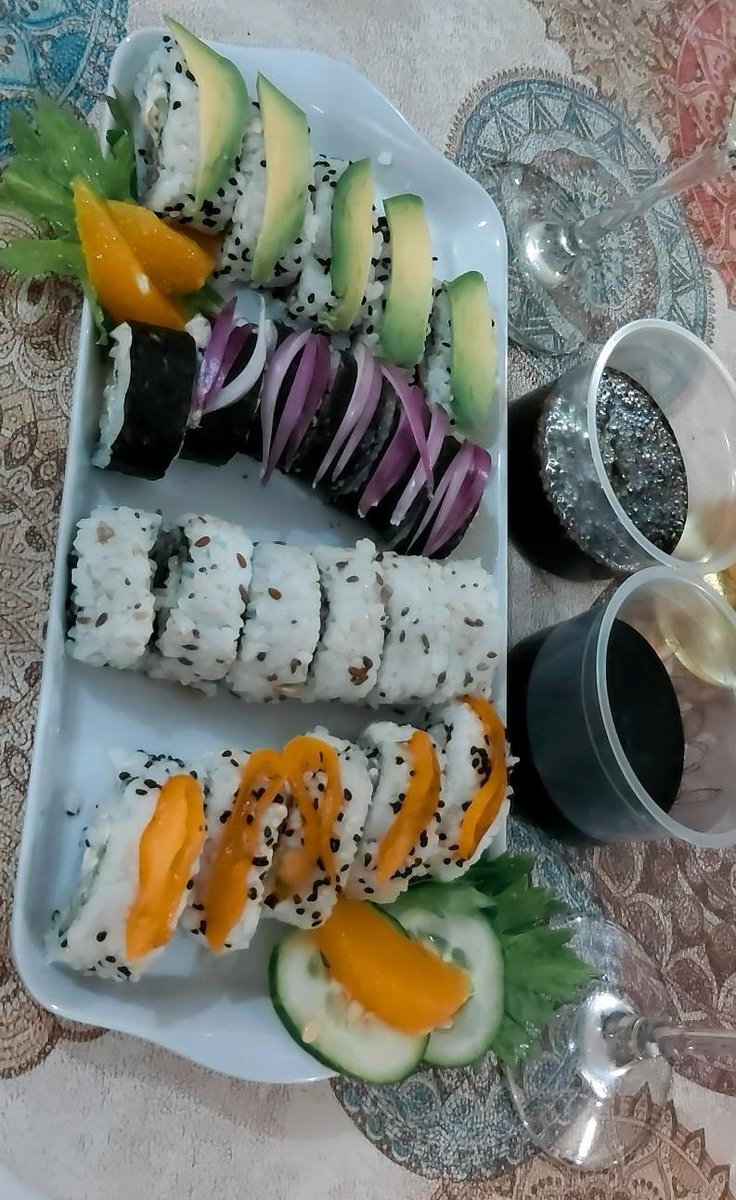 agusareosa's tweet photo. @NadiTissera Wenaaa, te invito a comer sushi ahora 🤭 o compramos.. 😅😂 https://t.co/fHkw86RdPN