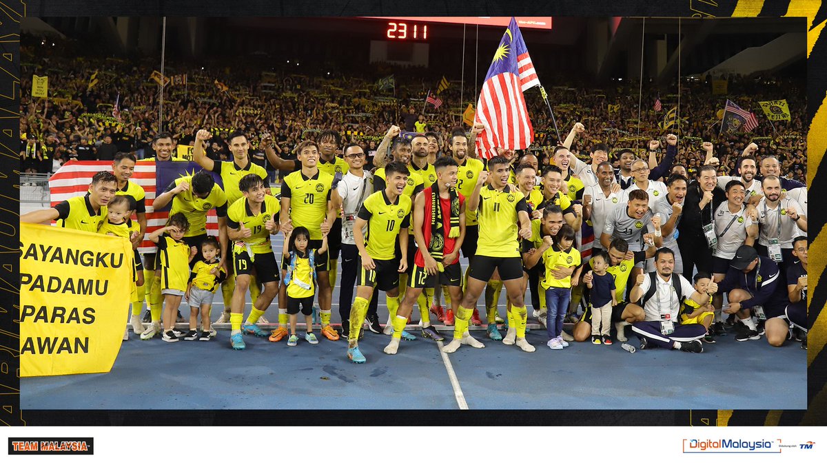 Benda terakhir sekali wajib ada, team photooo! 😁📸

#HarimauMalaya #MASvBAN #AsianQualifiers #KamiTeamMalaysia