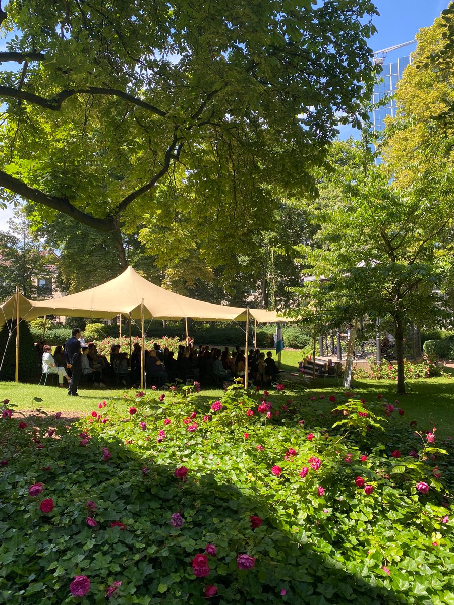 welovebrussels's tweet photo. Agenda: Concerts in the European Parliament’s Citizens’ Garden take place every day from Monday to Friday during lunchtime (until end of June) and at 18h from 1 to 15 July. 👉Enjoy performances by different musicians in a beautiful setting! Info: https://t.co/YDTN21IltQ #brussels https://t.co/0gsQUvS2Z3