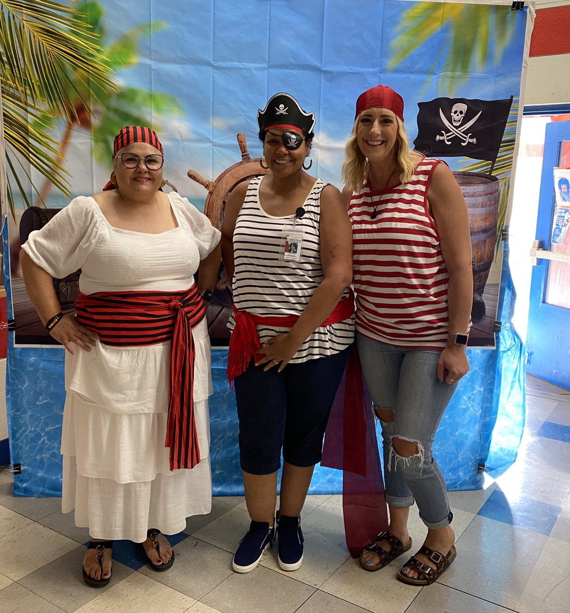 Nelida760's tweet photo. Day 1- CUSD Summer Institute Pirate Style #calexicoUSD #XMARKSTHESPOT https://t.co/Vel0NtpLg4
