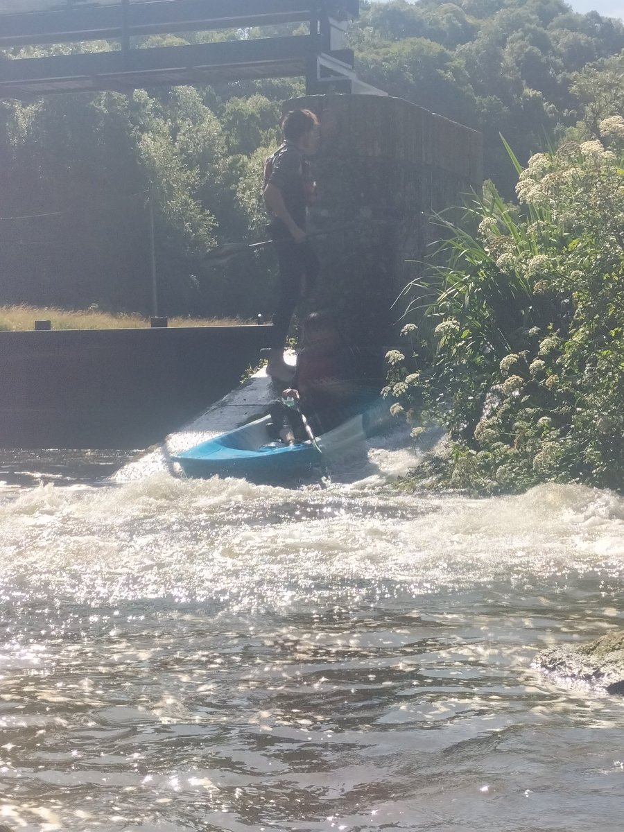 ClaireReboux's tweet photo. Émotions fortes ce matin pour conclure le cycle kayak des 4eme du collège Roger Vercel de Dinan en Rance @college_Vercel @acrennes @villededinan @DinanAgglo https://t.co/cpC3kDaya8
