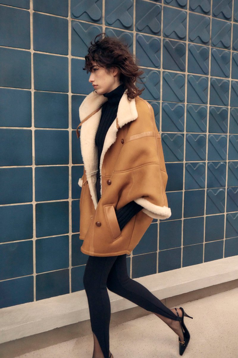 kendam_com's tweet photo. Saint Laurent Pre-Fall 2022 collection lookbook https://t.co/2XrkhCcbij
#SaintLaurent #PreFall2022 #Lookbooks #Fashion #Kendam https://t.co/wd9Ny1tLRC