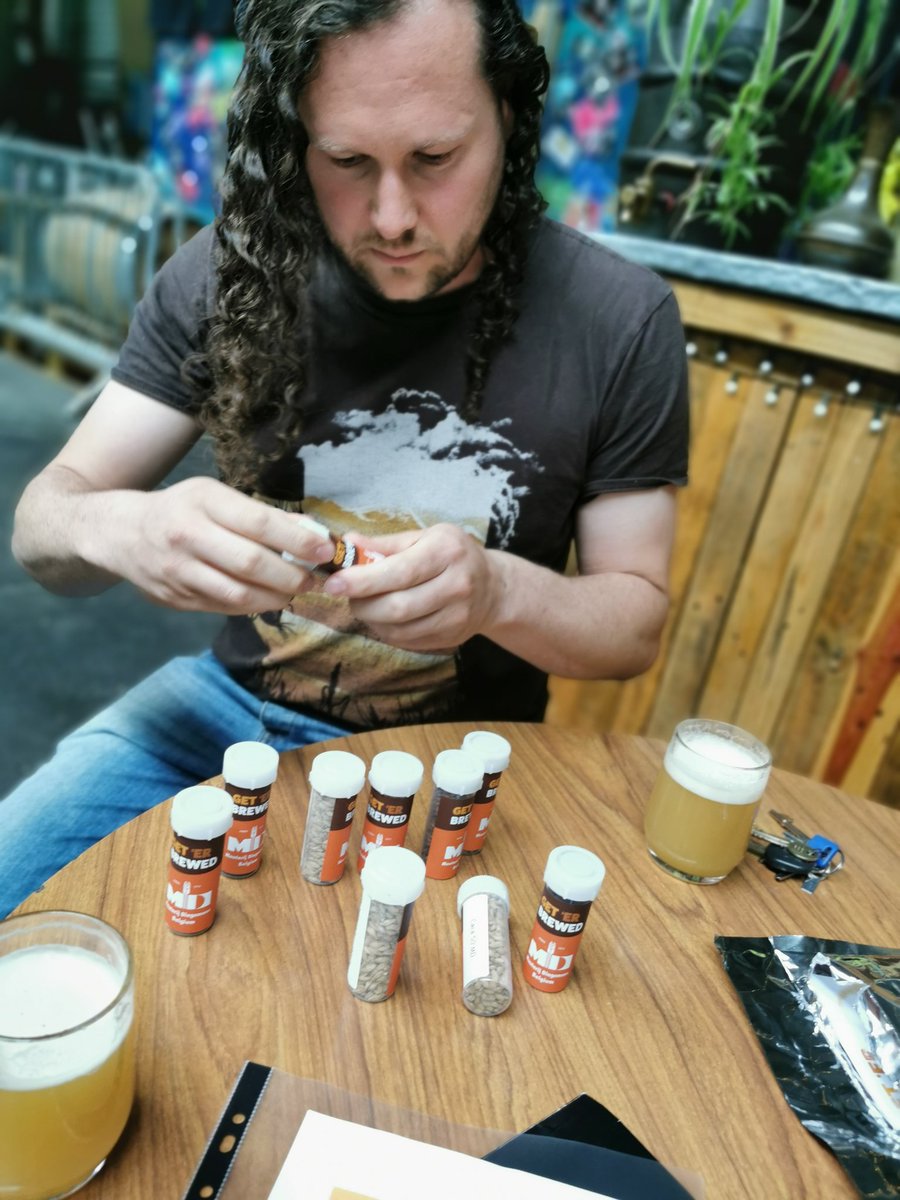 darrenduncan72's tweet photo. Nick Smith of the great Steam Machine Brewing Co examining our samples of #Dingemans #malts #craftbeer https://t.co/kMBkOeilwC
