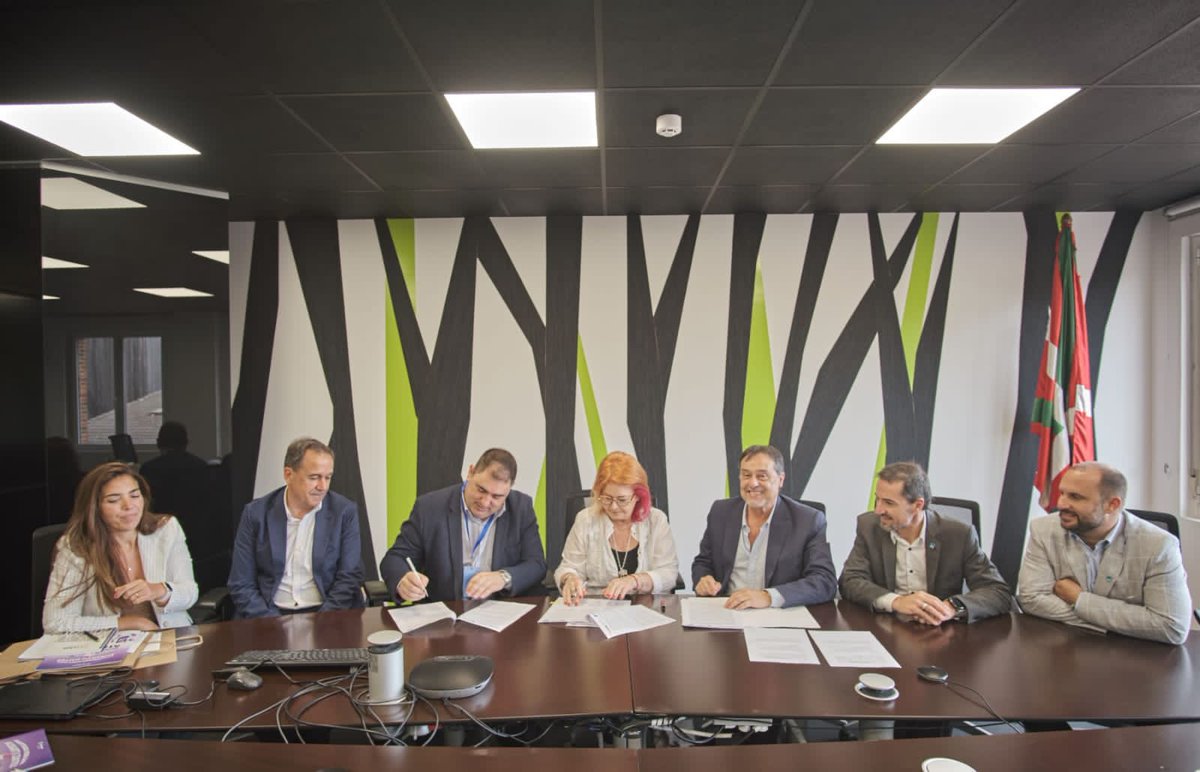 redadimra's tweet photo. 📢Hoy desde #ADIMRA estuvimos reunidos en el País Vasco, con @jarevalo_FP, Viceconsejero de Formación Profesional del Gobierno Vasco, visitamos @tknika y firmamos un convenio de asistencia técnica para el futuro Centro de Formación, que estamos trabajando con @uomrana https://t.co/xDRsDT6FCB