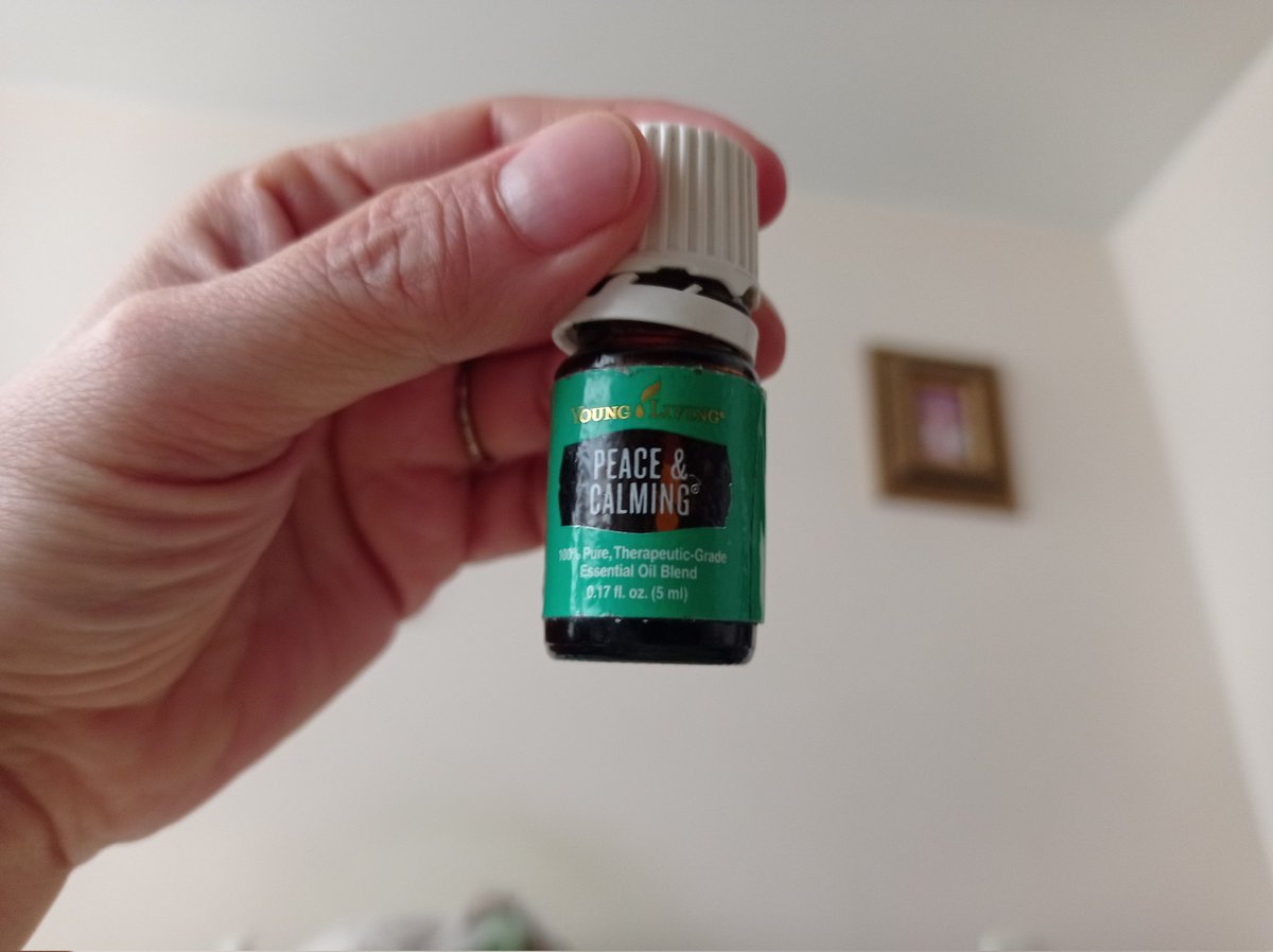 margaritavela's tweet photo. Para mí la astrología es un mapa que me ayuda a realizar trabajo interior; depende mí manejar esaenergíadisponible de la mejor manera.
Paraesta #LunaLlenaEnSagitario, me apoyo en la mezcla de Aceites Esenciales #PeaceAndCalming https://t.co/e17iJdS25w
