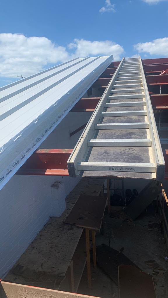 FirstFixGroup's tweet photo. #rawreth #essex #stripandresheet .
#scaffold up . Day 1 & strip and re sheet has begun . https://t.co/xDThRxjNtA