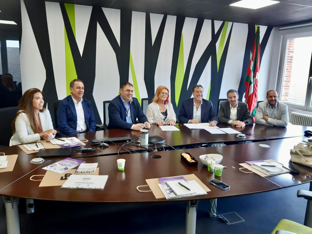 redadimra's tweet photo. 📢Hoy desde #ADIMRA estuvimos reunidos en el País Vasco, con @jarevalo_FP, Viceconsejero de Formación Profesional del Gobierno Vasco, visitamos @tknika y firmamos un convenio de asistencia técnica para el futuro Centro de Formación, que estamos trabajando con @uomrana https://t.co/xDRsDT6FCB