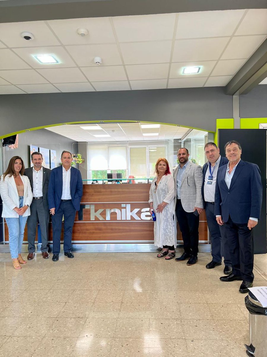 redadimra's tweet photo. 🤝Junto a @tknika y @uomrana trabajamos en conjunto en pos de la capacitación, perfeccionamiento y la especialización de las personas en entornos de futuro, con el fin de repercutir en la empleabilidad y la productividad de las empresas. https://t.co/NUbAB2aQpx