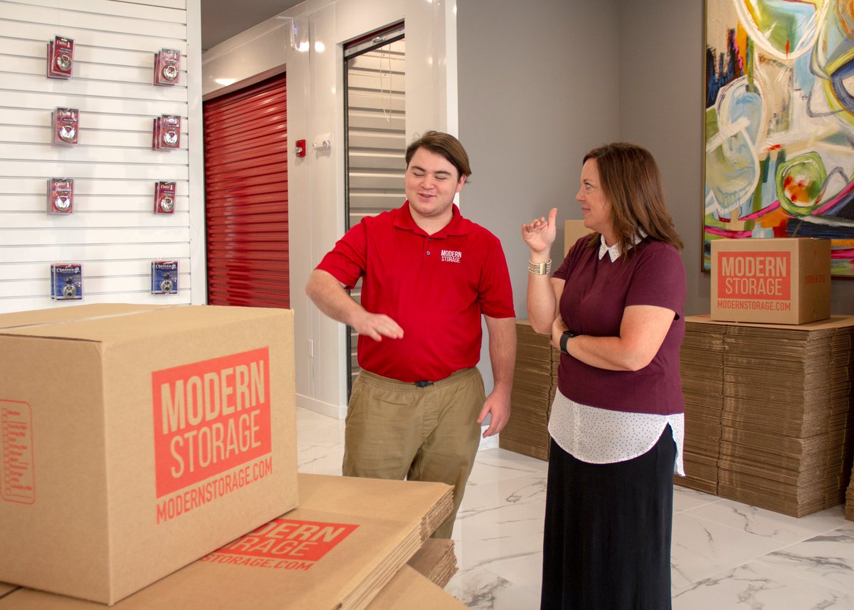 ModernStorageAR's tweet image. Our staff is knowledgeable and helpful, so don't be afraid to ask them for their opinions👋 #StoreInStyle #SelfStorage #ISS #Storage  #Storageunits #bentonville #westlittlerock #maumelle