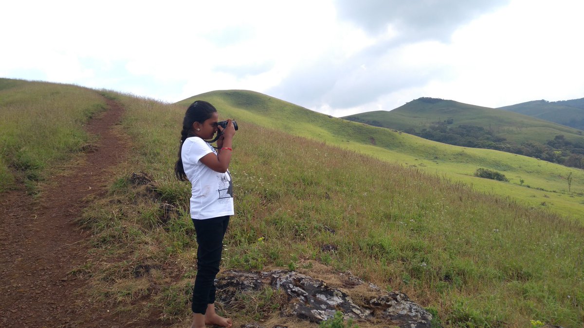 udhayashankar55's tweet photo. @nadodi_fm on air now
#ஊர்_சுற்றலாம்_வாங்க நிகழ்ச்சியில்

#Chikkamagaluru
#Kemmanagandi
#ZPoint

Enjoy Your Trip &amp; Trekking.....
Daughter "Mirthika" was capturing the beauty of Z-Point View at 2018 (Pic-2)
Peak Height 1900 Meters.

#nadodifm 
#nadodiradio 
#nadodispaces https://t.co/B6h5CCHNA5
