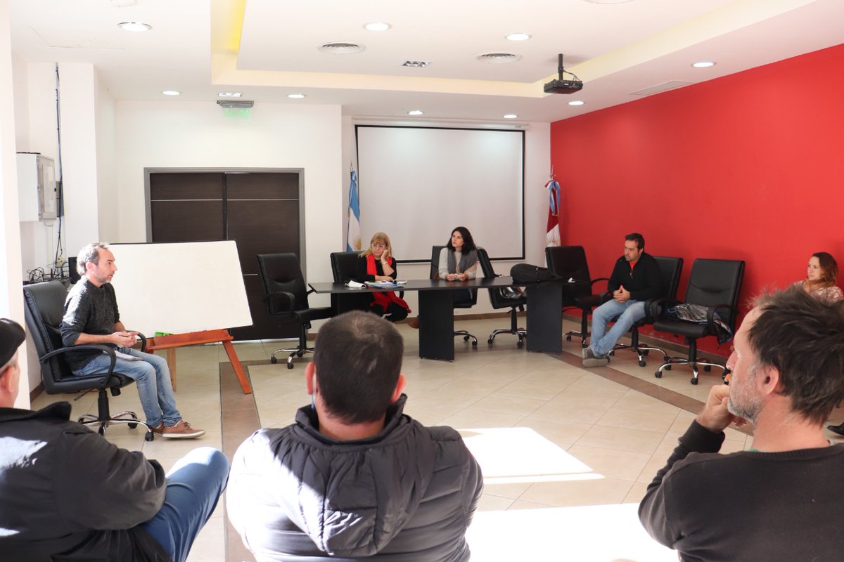 CivicoLbye's tweet photo. #Laboulaye La legisladora @bussovicky_ok encabezó la reunión con integrantes de la Subsecretaría de Agricultura Familiar y beneficiarios del Proyecto #PISEAR para la planificación de acciones de capacitación y asistencia a futuro.
@MinAgriCba https://t.co/39YthMZBOL