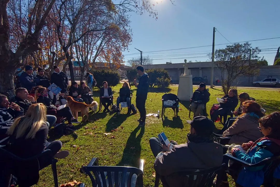 EriPereyraVL's tweet photo. #INAEScerca 🇦🇷

En #Necochea participamos en la Plaza Hipólito Yrigoyen de Quequén en el operativo del @estadoenbarrio , con formaciones de Introducción y Primeros pasos cooperativos para grupos precooperativos y cooperativos de la región 

#INAESfederal #primerolagente ⬆️ https://t.co/ODgY9cjf2O