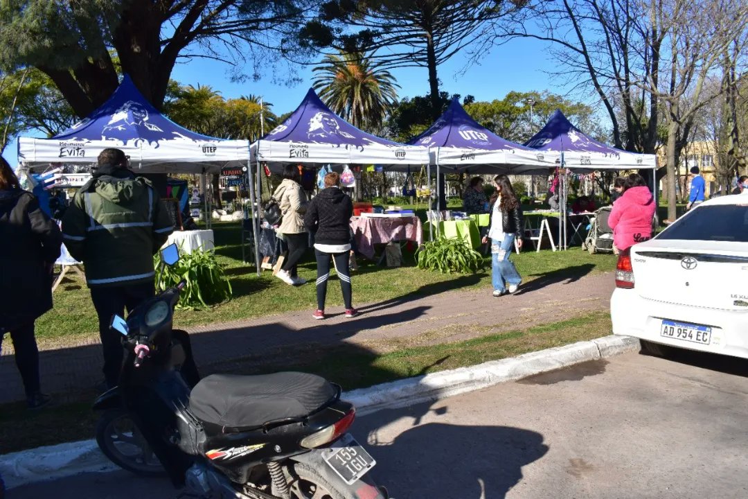 EriPereyraVL's tweet photo. #INAEScerca 🇦🇷

En #Necochea participamos en la Plaza Hipólito Yrigoyen de Quequén en el operativo del @estadoenbarrio , con formaciones de Introducción y Primeros pasos cooperativos para grupos precooperativos y cooperativos de la región 

#INAESfederal #primerolagente ⬆️ https://t.co/ODgY9cjf2O