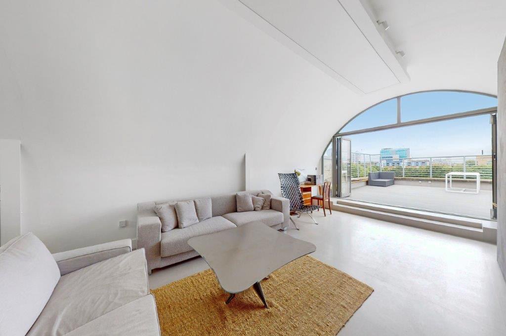Peachproperties's tweet photo. Very excited to be able to offer this off market duplex penthouse within a warehouse conversion in Bethnal Green, East London.

Contact the sale team at info@peachproperties.com for further details. https://t.co/jXOrFu3pLo