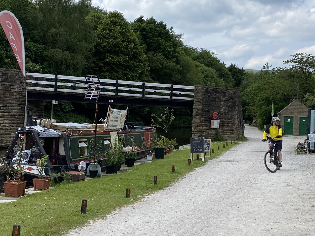 AlliHorne's tweet photo. Found a flat cycle ride in the Peak District! #settvalleytrail #peakforestcanal #britainisbeautiful #makethemostofit https://t.co/7dFV2qcup8